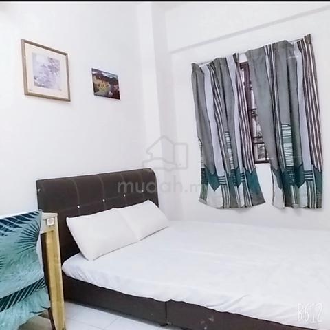 Cozy Medium Room for rent at Kota Damansara PJ 1