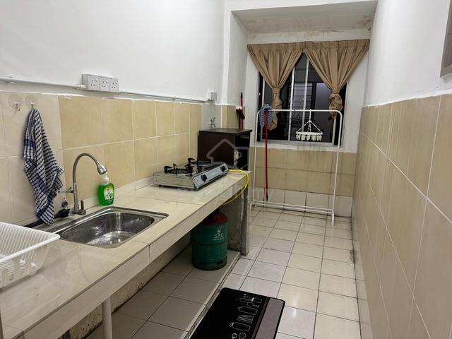 Dataran Otomobil Apartment 4