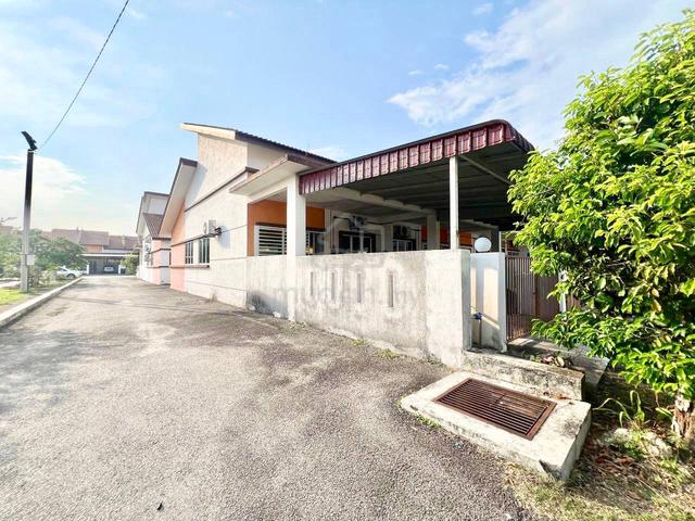 [END LOT] RENOVATED Single Storey Terrace Salak Impian, Salak Tinggi 1