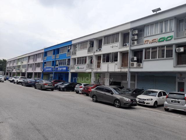 Taman Perindustrian Puchong, 2.5 Storey Link factory For Sale 1
