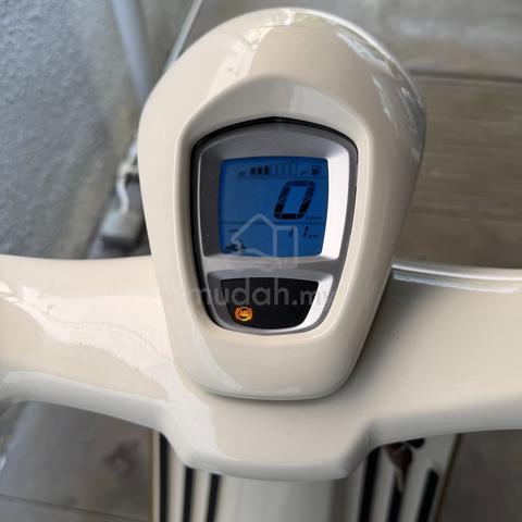 Vespa 946 Christian Dior Limited Edition - photo 11 of 20