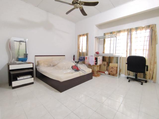 Taman Pulai Impian Sikamat (Sell below market value+Freehold) 4R3B Sri 1