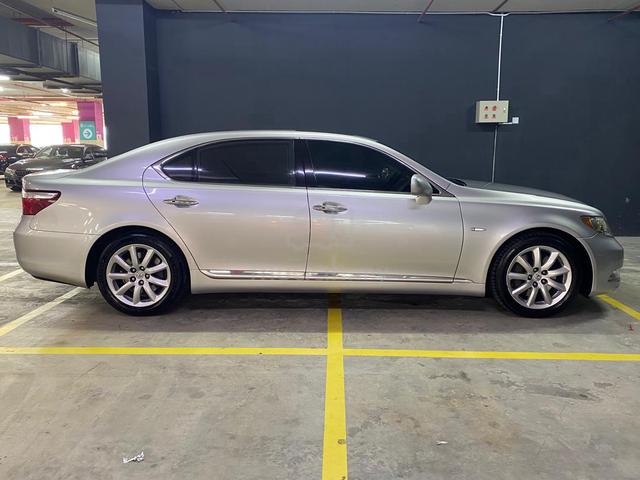 2007 Lexus LS460 4.6 L 4 SEATER (A) - 2