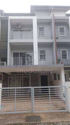 3 storey terraced house for rent Seri Kembangan balakong 1