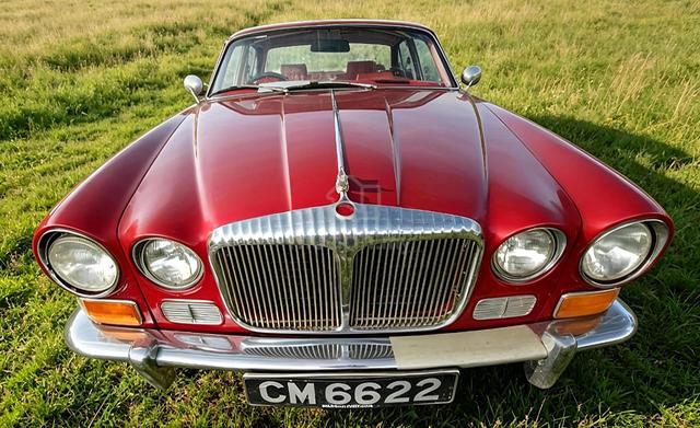 Daimler LIMOUSINE 2500cc new Engine seats 50k done - 2