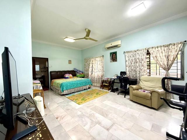 Taman Melodies Johor Bahru Bungalow House , Fully Extend , Renovated 1