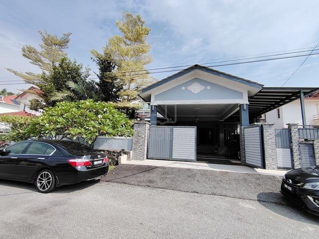 Renovated Double storey Bungalow Taman Sri Pulai 3,Sikamat 1