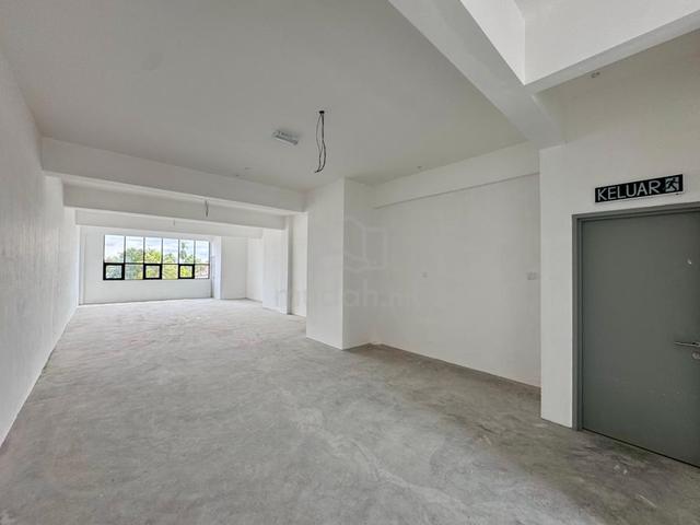 Pine Square Parade 1st floor commercial shoplot For Rent 1