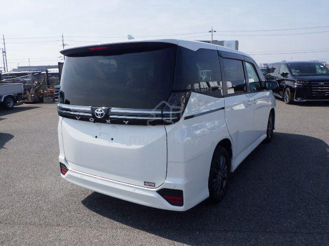 Toyota VOXY 2.0 SG 7 SEATER FULL LOAN - 2