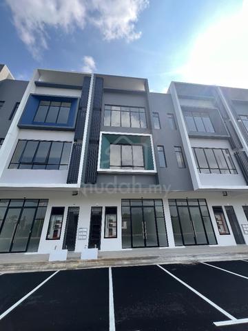 Austin Crest Shoplot Brand New Facing Lake View South Unit 1