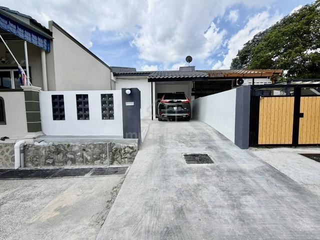 CANTIK😍FULLY RENOVATED 20X70 Single Storey Senawang Indah Seremban 1