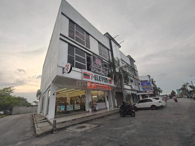 2 combined Ground Floor 3-Storey Shoplot Kuala Kedah For Rent 1