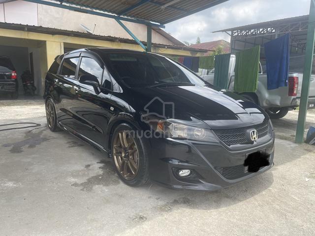 Honda STREAM 1.8 i-VTEC (A) 4WD - 4