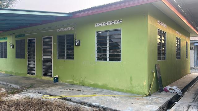 Rumah kampung berkembar 1