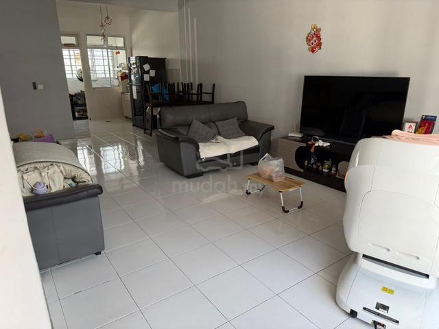 Pasir gudang Meridin East@jalan kong kong 1