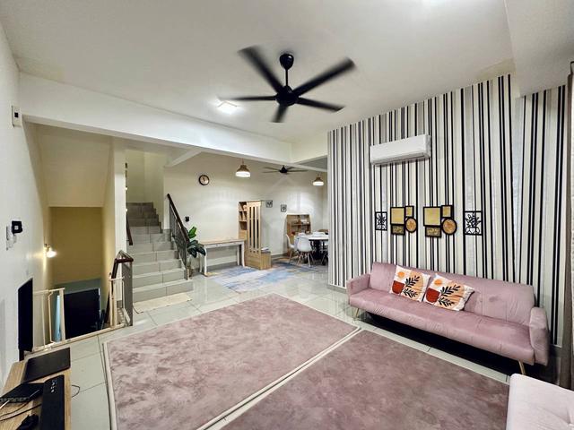 Fully Furnished Upper Unit at The Strata Townhouse Bandar Puteri Bangi 1