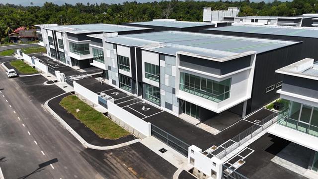 Taman Saga Near Toll Selatan New Semi-D Factory / Warehouse For Rent 1
