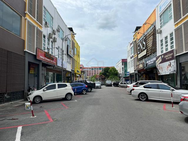 Good Location 3 Storey Shoplot Corner Lot For Sale near Aman Central 1