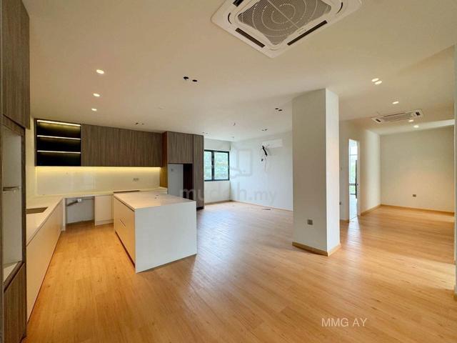 Glenmarie Shah Alam 4.5sty SemiD Factory Warehouse Corner SAAS Airport 1