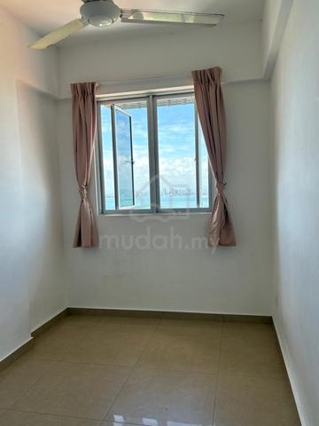 2nd room at E Residence, Jelutong for rent. 1