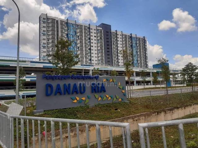 Danau Ria 1