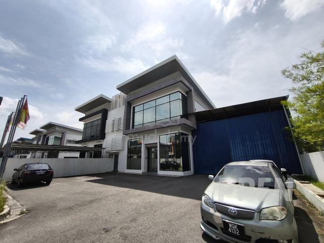 Bandar Bukit Raja Gateway 16, 1.5 Semi-D Factory Warehouse for Rent 1