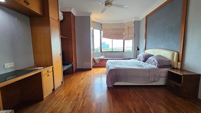 Marina Bay Condominium 5