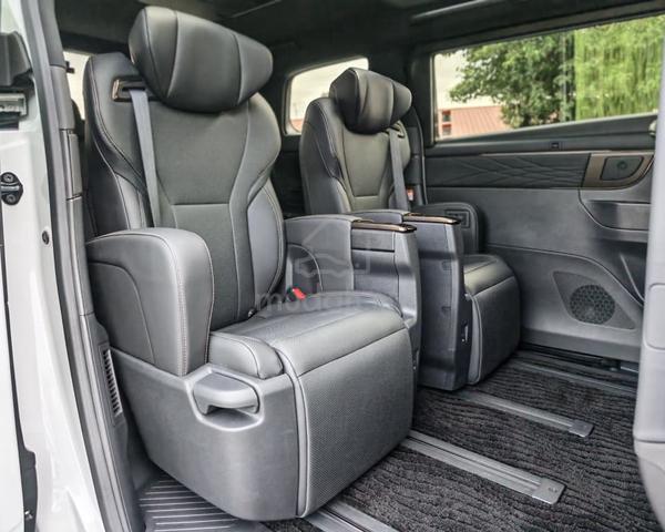PROMO NEW CAR 80KM 5A 2025 Toyota ALPHARD 2.5 Z - 4