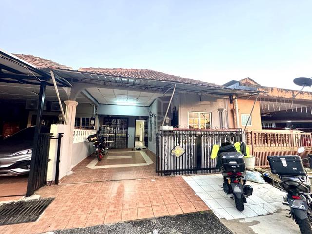Renovated and Extended  Teres 1 1/2 di Seksyen 16 , Bangi  depan surau 1