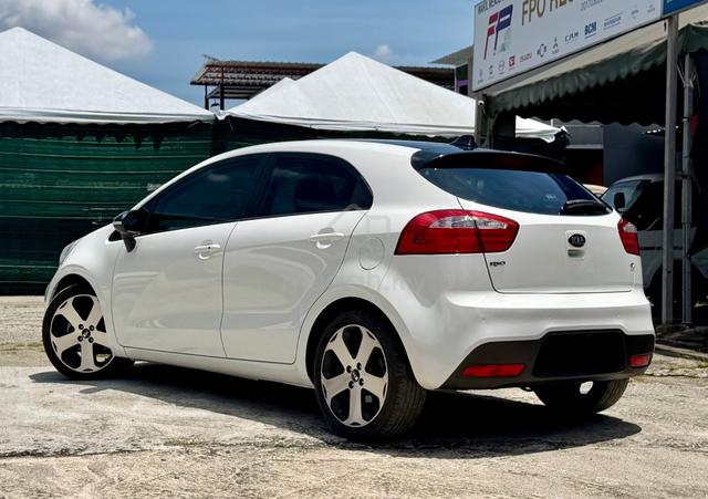 TRUE 2015 Kia RIO 1.4 UB (A) SUNROOF FULL SPEC - 2