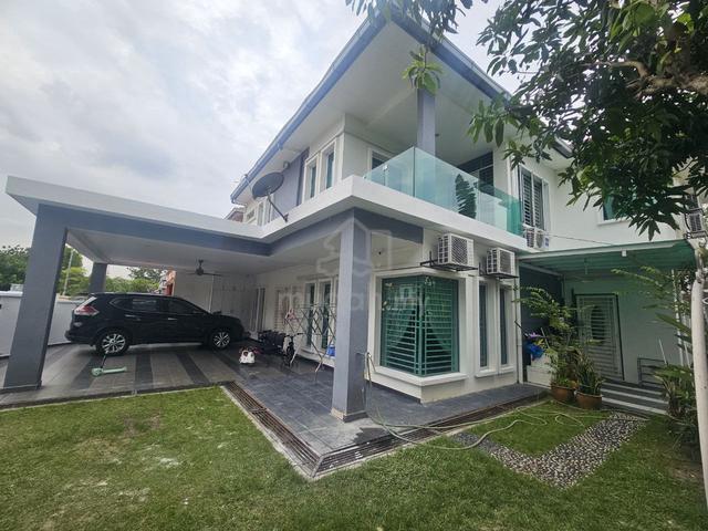 Corner Lot Fully Renovated Double Storey Bandar Seri Putra,Bangi 1