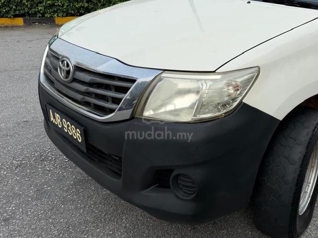 2012 Toyota HILUX 2.5 (M) single cab - 1