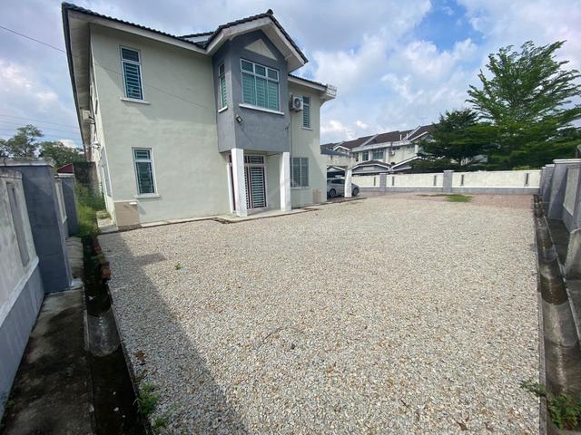 TAMAN BERLIAN BIRU 2, KLUANG [Rumah Cantik / Tanah Luas] 1