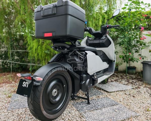 BMW CE04 Fully Electric Scooter - photo 5 of 10