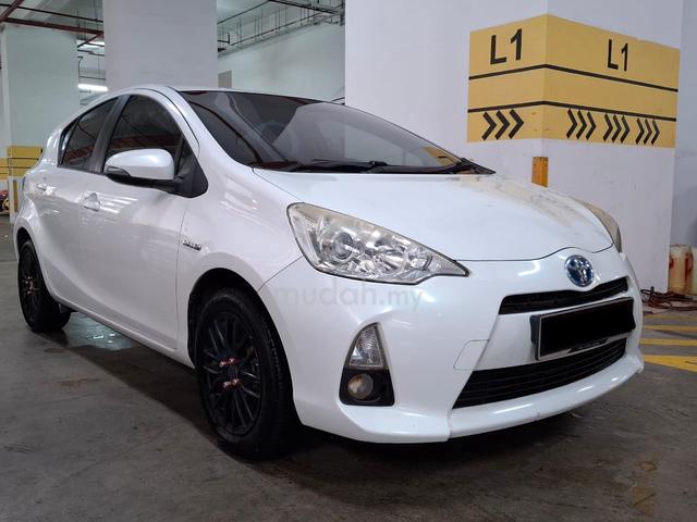 2012 Toyota Prius C 1.5 Hybrid Hatchback ONE OWNER - 1