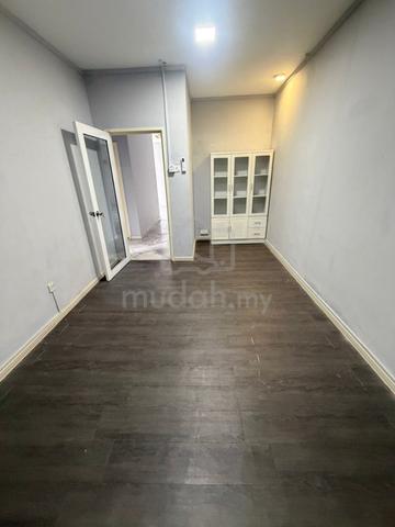 【 BK5 】1st Floor Office Bandar Kinrara Puchong Seksyen 5 for Rent 1