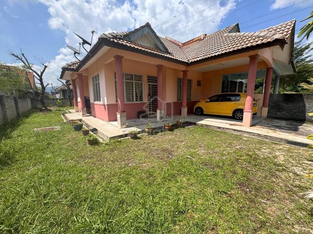 Rumah Semi-D di Stadium Paroi 1