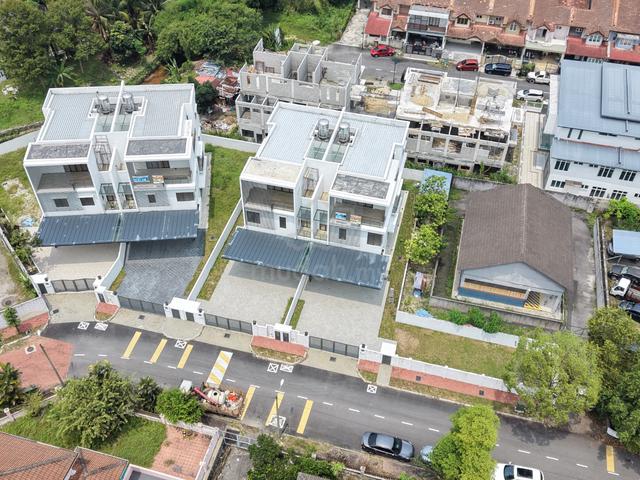 8-10Car Park NEW Completed 3sty Semi-D Taman Ikhlas,Bandar Sungai Long 1