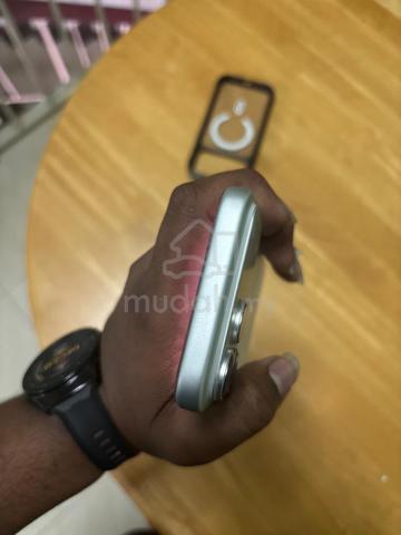 iPhone 17 pro max silver - photo 6 of 6