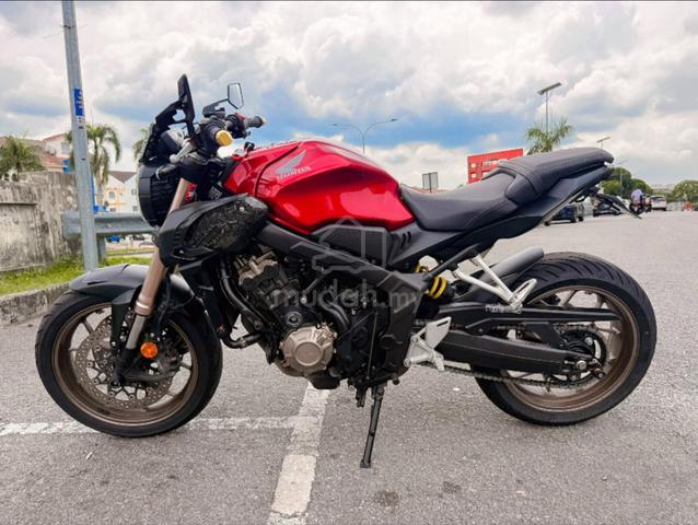 Tip Top Low Mileage Honda CB650R - photo 4 of 11