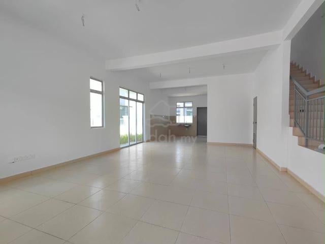 Pulai Mutiara Clover Double storey Cluster house for rent 1