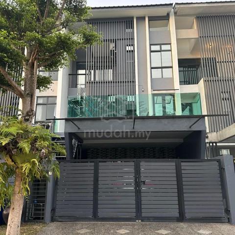 Renovated Three Storey Superlink Terrace - Laman Glenmarie Shah Alam 1