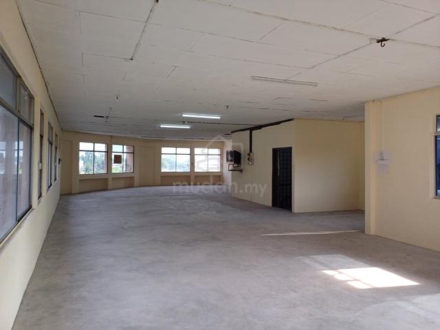Big corner office (not furnished) for rent at Kamunting, Perak 1
