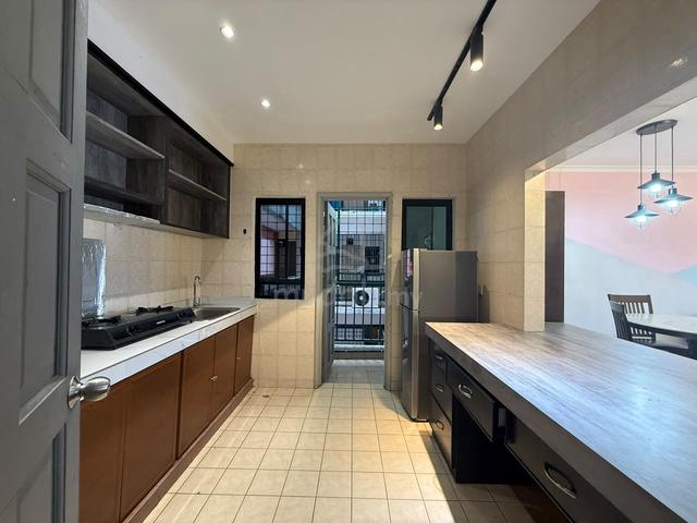 Marina Court 1