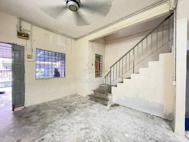 Below 300K 2 Storey Terrace @Taman Pelangi Rawang For Sale 1