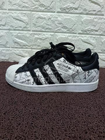 uk7.5 Adidas Superstar Sneakers - Shoes for sale in Tronoh, Perak