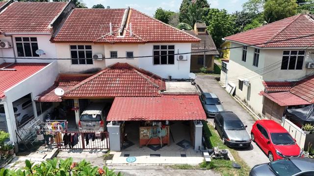 Renovation Endlot, Double Storey Terrace Taman Semenyih For Sale cheap 1