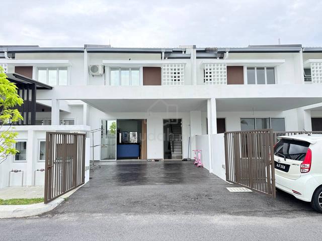 (Jual tutup loan) 2 Storey Terrace House Emilia Lakeside Nilai Impian 1