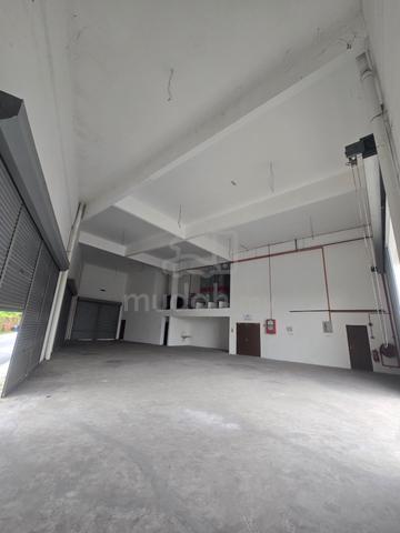 Facing Mainroad!! Klang Utama Corner factory Rent. Cargo lift ! 1
