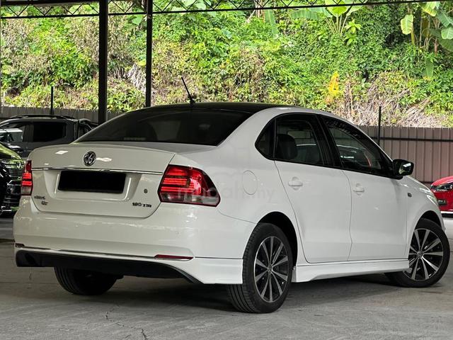 Volkswagen VENTO 1.2 TSI HIGHLINE (AT) FULL LOAN ! - 3